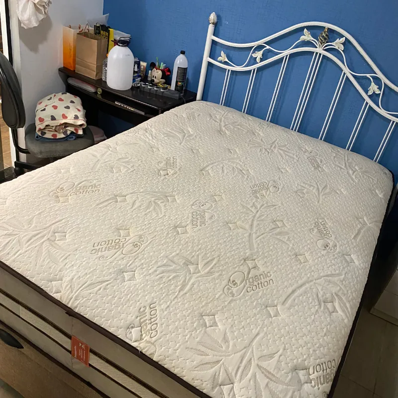 Colchão de casal na cama box depois da higienização da T.T Service