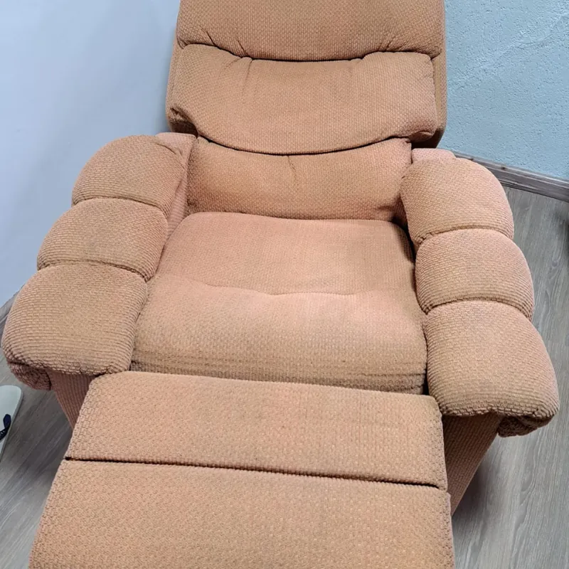 Poltrona reclinável rosê depois da higienização