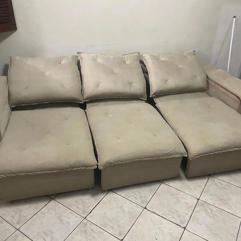 Sofá bege de módulos depois da higienização da T.T Service